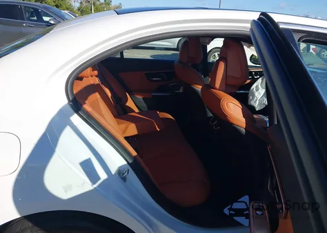 2024 Mercedes-Benz C 300 z USA, uszkodzony, nr VIN W1KAF4HB7RR186151